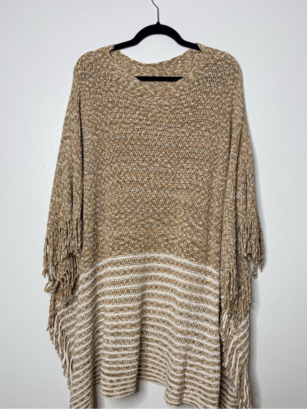 Ivory Taupe Lightweight Chenille Poncho With Fringe O/S. NEW! - Picture 4 of 9